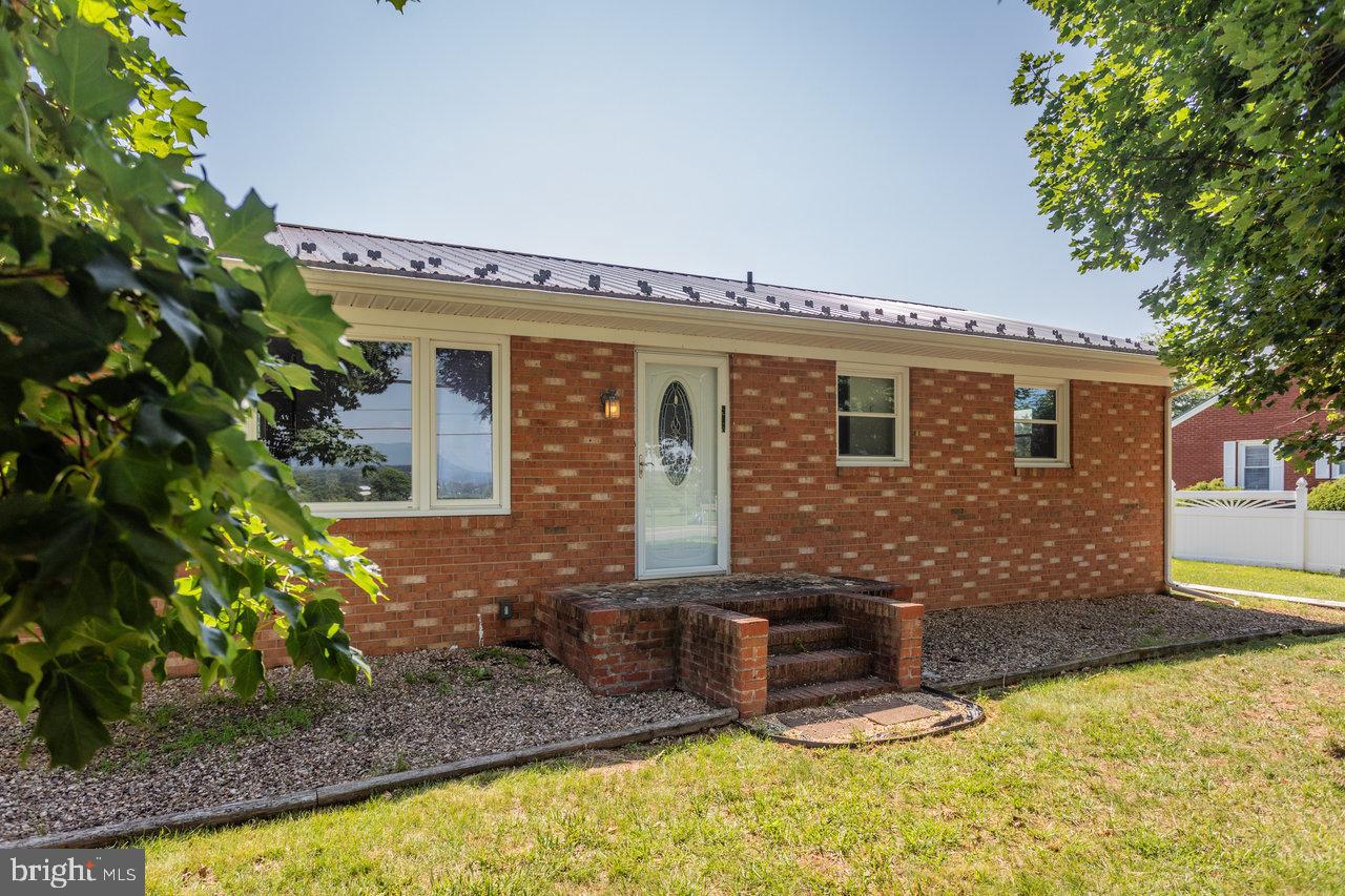 508 N STUART AVE, ELKTON, Virginia 22827, 3 Bedrooms Bedrooms, ,1 BathroomBathrooms,Residential,For sale,508 N STUART AVE,VARO2002384 MLS # VARO2002384