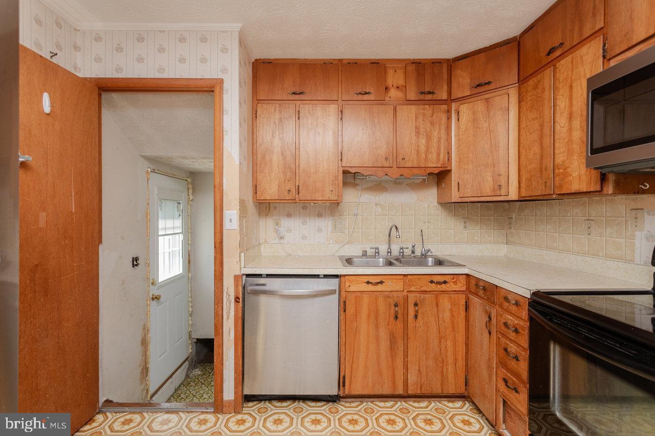 508 N STUART AVE, ELKTON, Virginia 22827, 3 Bedrooms Bedrooms, ,1 BathroomBathrooms,Residential,For sale,508 N STUART AVE,VARO2002384 MLS # VARO2002384