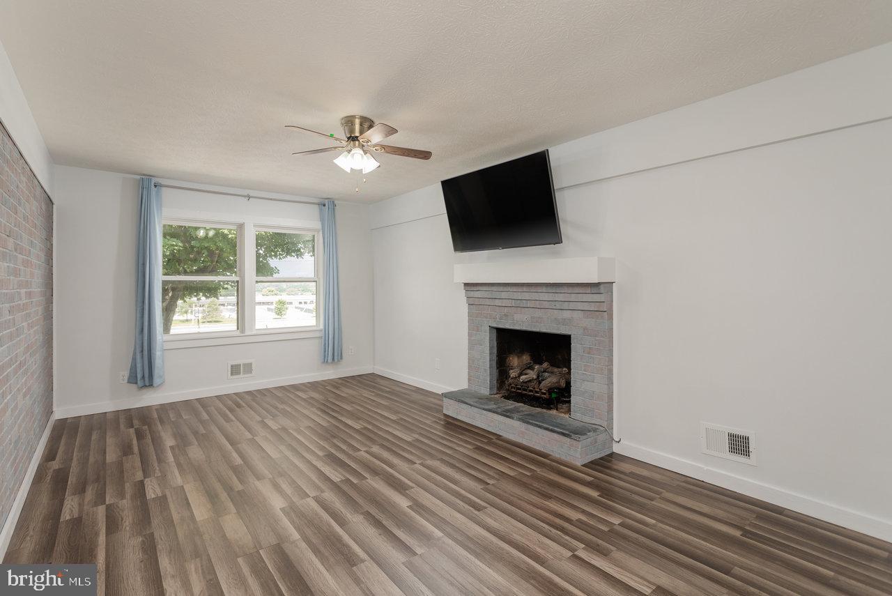 508 N STUART AVE, ELKTON, Virginia 22827, 3 Bedrooms Bedrooms, ,1 BathroomBathrooms,Residential,For sale,508 N STUART AVE,VARO2002384 MLS # VARO2002384