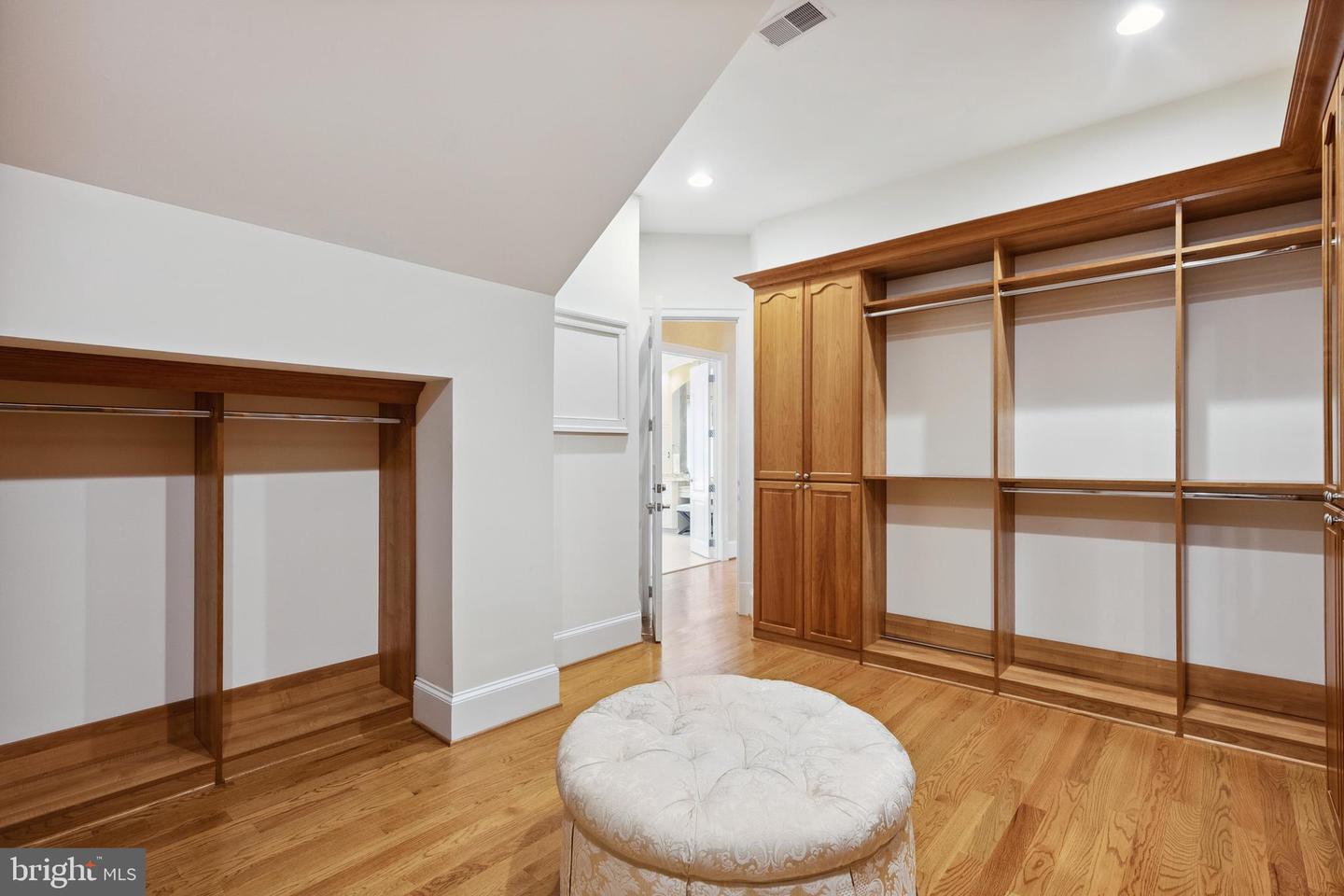 4826 MAURY LN, ALEXANDRIA, Virginia 22304, 5 Bedrooms Bedrooms, ,5 BathroomsBathrooms,Residential,For sale,4826 MAURY LN,VAAX2046778 MLS # VAAX2046778