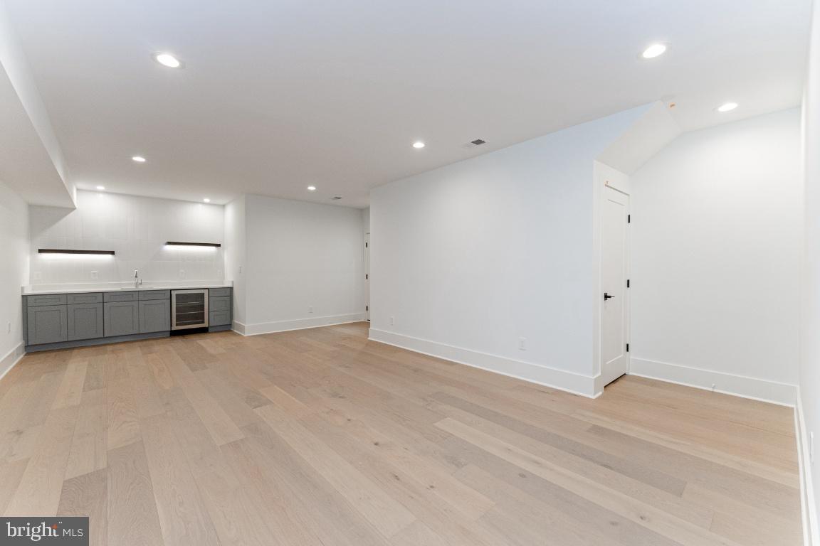 2100 S NELSON ST, ARLINGTON, Virginia 22204, 5 Bedrooms Bedrooms, ,4 BathroomsBathrooms,Residential,For sale,2100 S NELSON ST,VAAR2059698 MLS # VAAR2059698