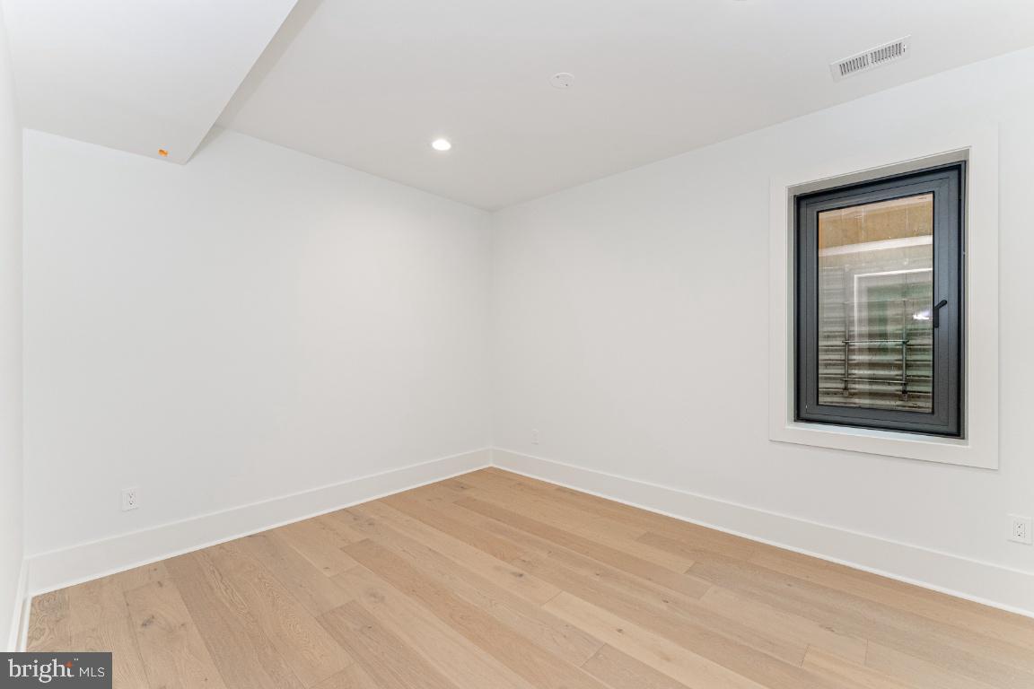 2100 S NELSON ST, ARLINGTON, Virginia 22204, 5 Bedrooms Bedrooms, ,4 BathroomsBathrooms,Residential,For sale,2100 S NELSON ST,VAAR2059698 MLS # VAAR2059698