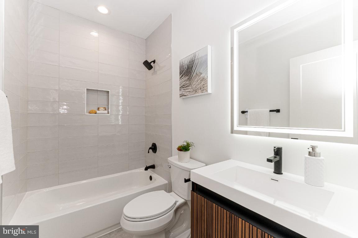 2100 S NELSON ST, ARLINGTON, Virginia 22204, 5 Bedrooms Bedrooms, ,4 BathroomsBathrooms,Residential,For sale,2100 S NELSON ST,VAAR2059698 MLS # VAAR2059698