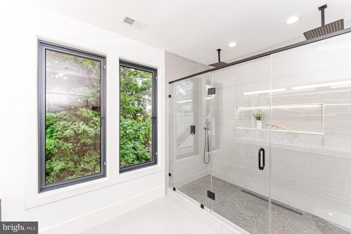 2100 S NELSON ST, ARLINGTON, Virginia 22204, 5 Bedrooms Bedrooms, ,4 BathroomsBathrooms,Residential,For sale,2100 S NELSON ST,VAAR2059698 MLS # VAAR2059698