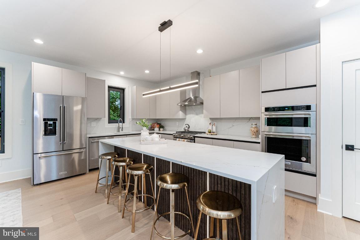2100 S NELSON ST, ARLINGTON, Virginia 22204, 5 Bedrooms Bedrooms, ,4 BathroomsBathrooms,Residential,For sale,2100 S NELSON ST,VAAR2059698 MLS # VAAR2059698