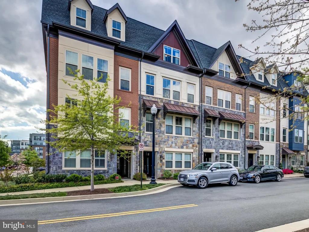 1336 S QUINN ST, ARLINGTON, Virginia 22204, 3 Bedrooms Bedrooms, ,2 BathroomsBathrooms,Residential,For sale,1336 S QUINN ST,VAAR2059758 MLS # VAAR2059758