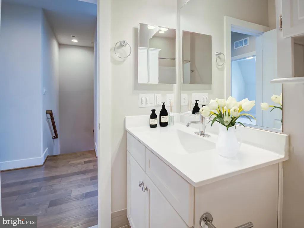 1336 S QUINN ST, ARLINGTON, Virginia 22204, 3 Bedrooms Bedrooms, ,2 BathroomsBathrooms,Residential,For sale,1336 S QUINN ST,VAAR2059758 MLS # VAAR2059758
