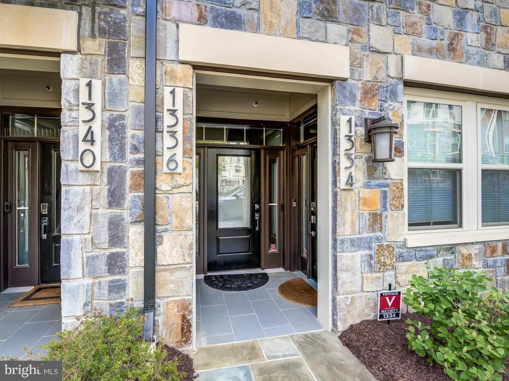 1336 S QUINN ST, ARLINGTON, Virginia 22204, 3 Bedrooms Bedrooms, ,2 BathroomsBathrooms,Residential,For sale,1336 S QUINN ST,VAAR2059758 MLS # VAAR2059758