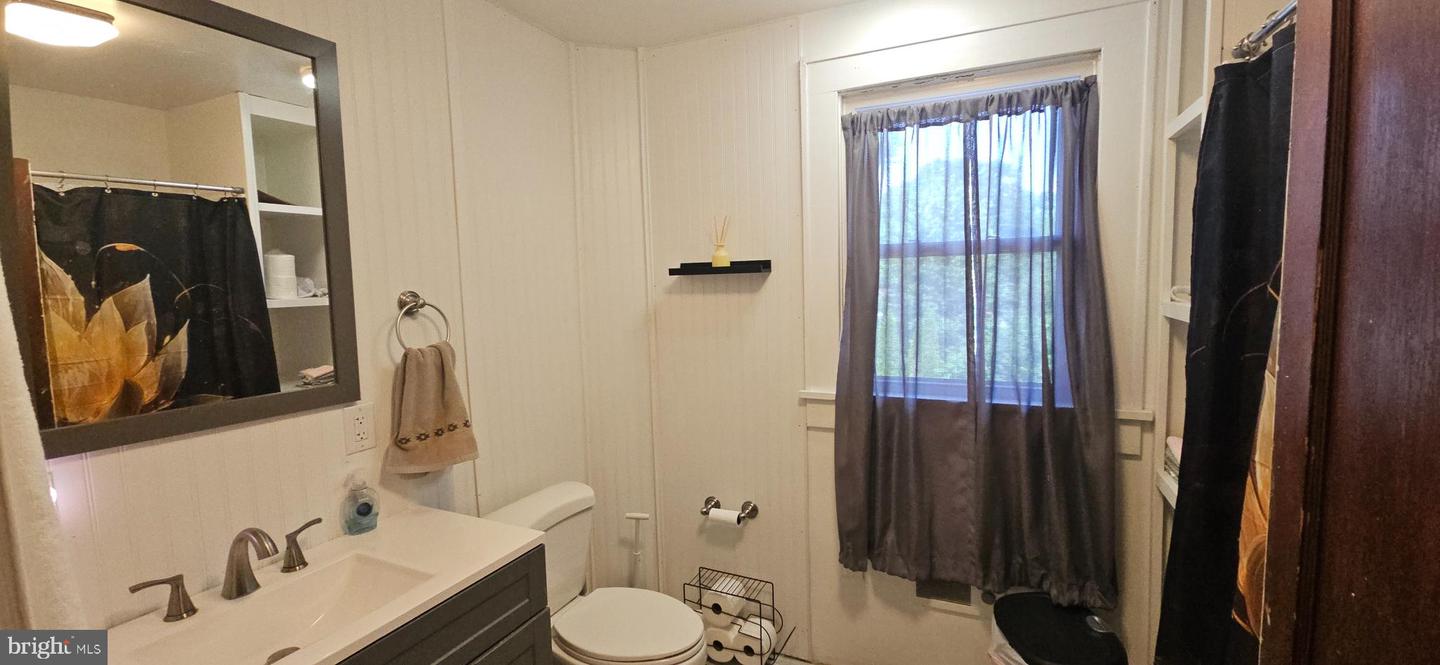 684 BERRYVILLE AVE, WINCHESTER, Virginia 22601, 4 Bedrooms Bedrooms, ,1 BathroomBathrooms,Residential,For sale,684 BERRYVILLE AVE,VAWI2008026 MLS # VAWI2008026
