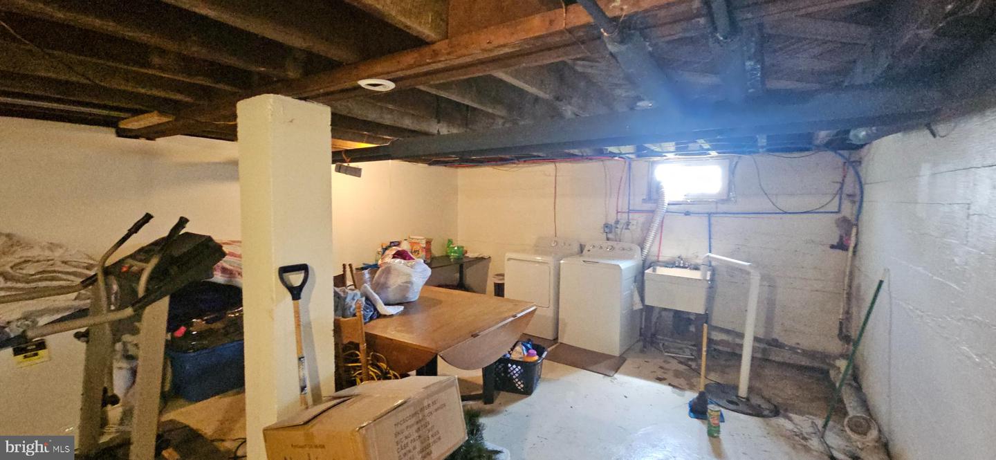 684 BERRYVILLE AVE, WINCHESTER, Virginia 22601, 4 Bedrooms Bedrooms, ,1 BathroomBathrooms,Residential,For sale,684 BERRYVILLE AVE,VAWI2008026 MLS # VAWI2008026