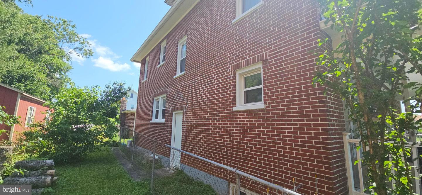 684 BERRYVILLE AVE, WINCHESTER, Virginia 22601, 4 Bedrooms Bedrooms, ,1 BathroomBathrooms,Residential,For sale,684 BERRYVILLE AVE,VAWI2008026 MLS # VAWI2008026