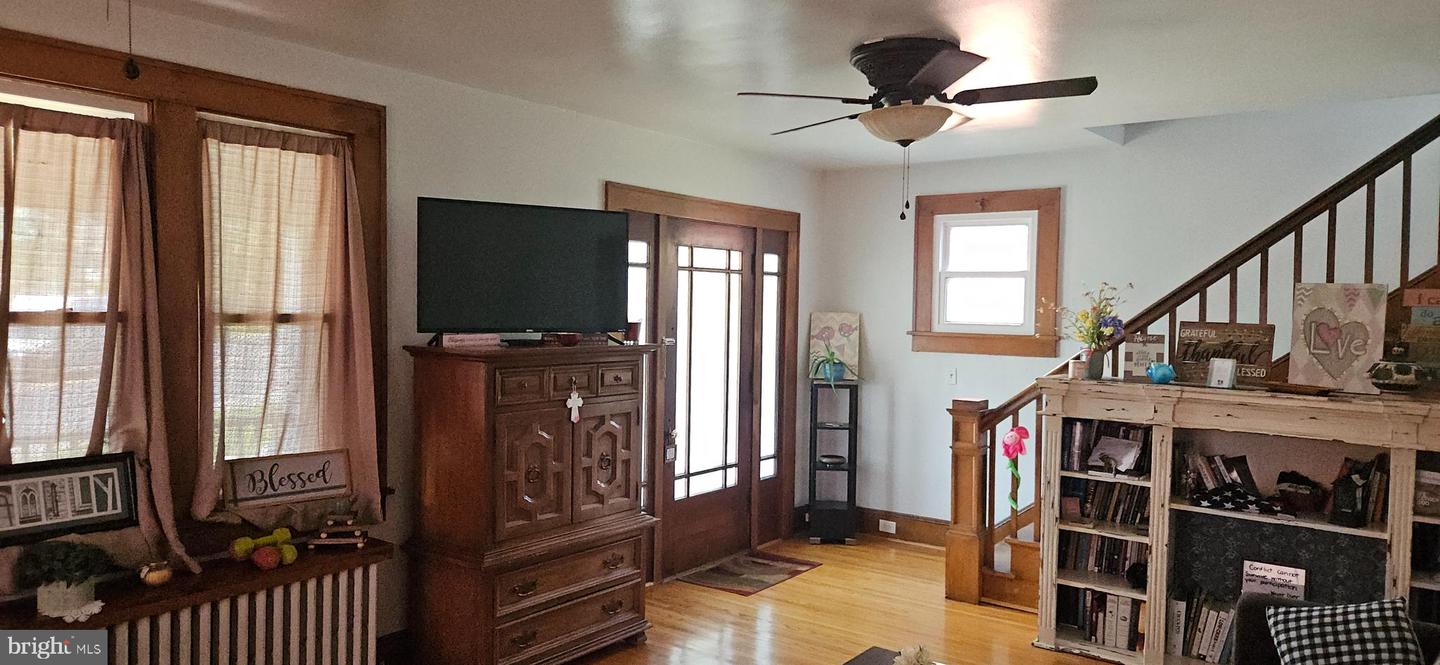 684 BERRYVILLE AVE, WINCHESTER, Virginia 22601, 4 Bedrooms Bedrooms, ,1 BathroomBathrooms,Residential,For sale,684 BERRYVILLE AVE,VAWI2008026 MLS # VAWI2008026
