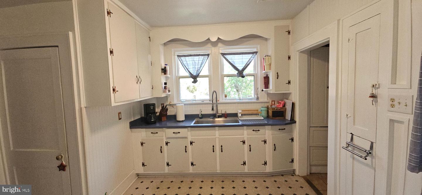 684 BERRYVILLE AVE, WINCHESTER, Virginia 22601, 4 Bedrooms Bedrooms, ,1 BathroomBathrooms,Residential,For sale,684 BERRYVILLE AVE,VAWI2008026 MLS # VAWI2008026