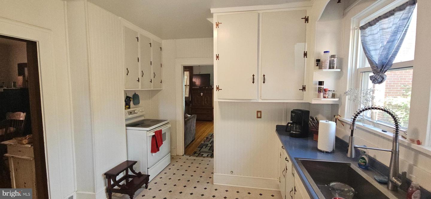 684 BERRYVILLE AVE, WINCHESTER, Virginia 22601, 4 Bedrooms Bedrooms, ,1 BathroomBathrooms,Residential,For sale,684 BERRYVILLE AVE,VAWI2008026 MLS # VAWI2008026