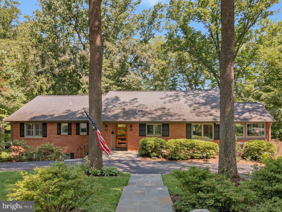 6320 CROSSWOODS CIR, FALLS CHURCH, Virginia 22044, 5 Bedrooms Bedrooms, ,3 BathroomsBathrooms,Residential,For sale,6320 CROSSWOODS CIR,VAFX2250296 MLS # VAFX2250296