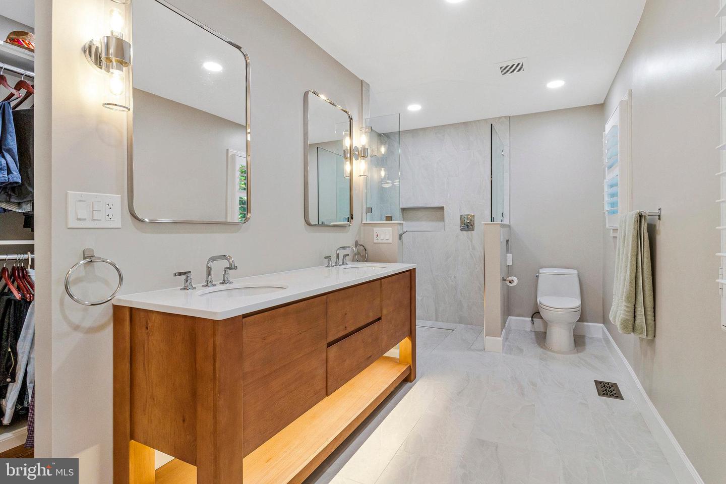 6320 CROSSWOODS CIR, FALLS CHURCH, Virginia 22044, 5 Bedrooms Bedrooms, ,3 BathroomsBathrooms,Residential,For sale,6320 CROSSWOODS CIR,VAFX2250296 MLS # VAFX2250296