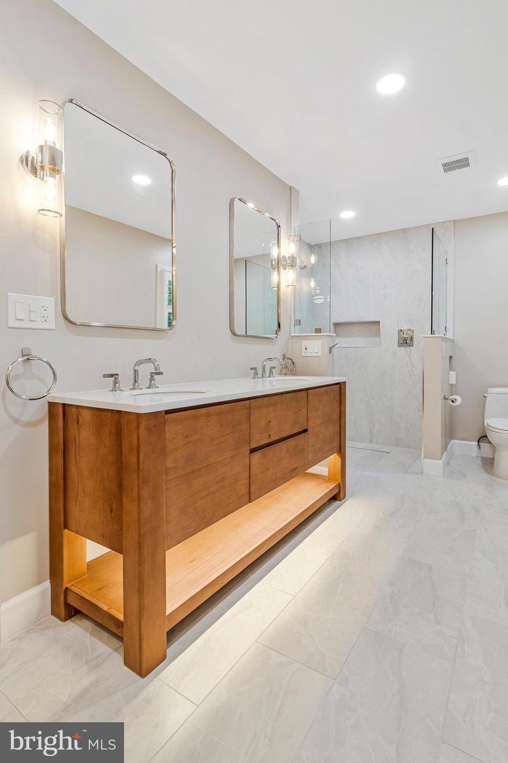 6320 CROSSWOODS CIR, FALLS CHURCH, Virginia 22044, 5 Bedrooms Bedrooms, ,3 BathroomsBathrooms,Residential,For sale,6320 CROSSWOODS CIR,VAFX2250296 MLS # VAFX2250296