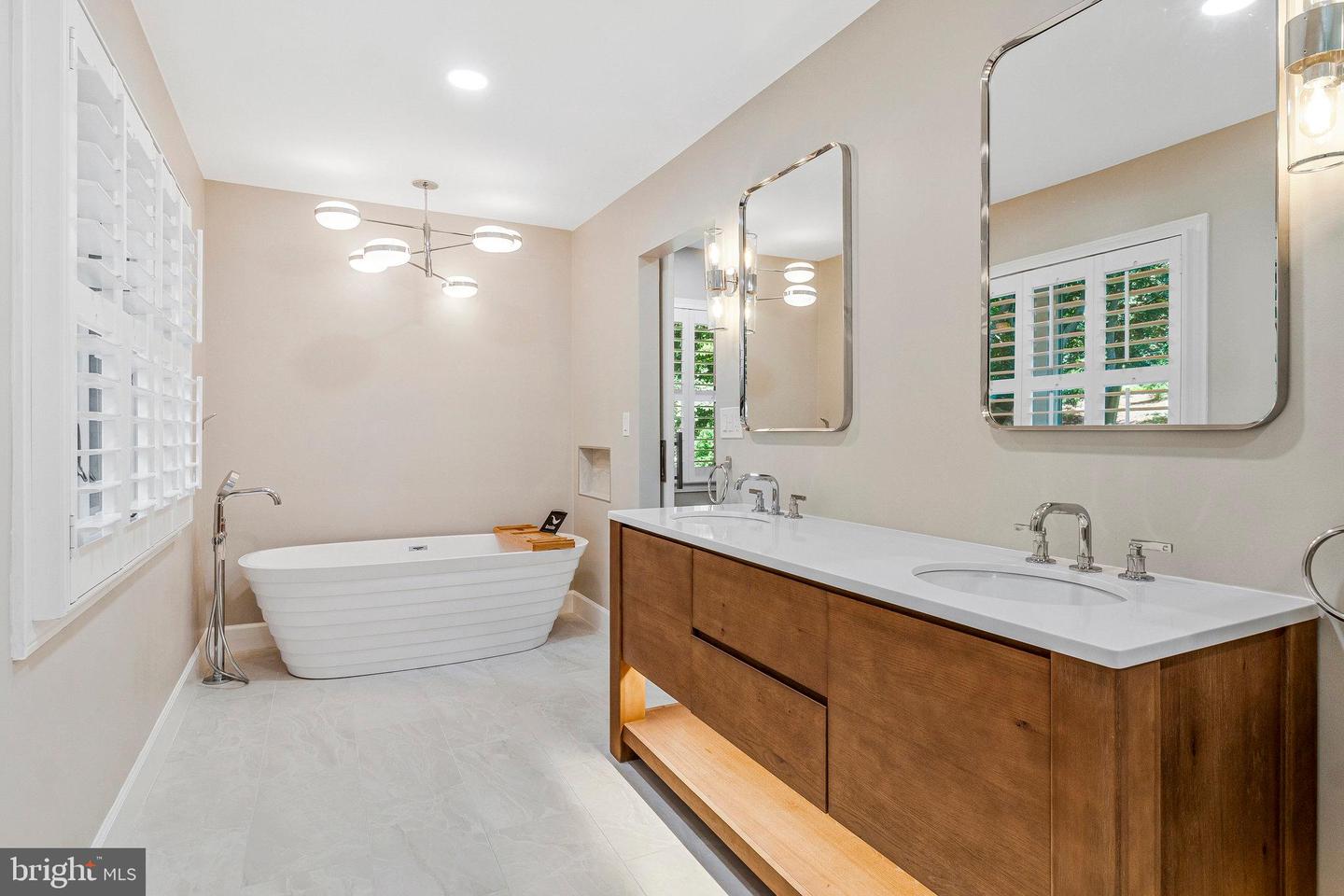 6320 CROSSWOODS CIR, FALLS CHURCH, Virginia 22044, 5 Bedrooms Bedrooms, ,3 BathroomsBathrooms,Residential,For sale,6320 CROSSWOODS CIR,VAFX2250296 MLS # VAFX2250296
