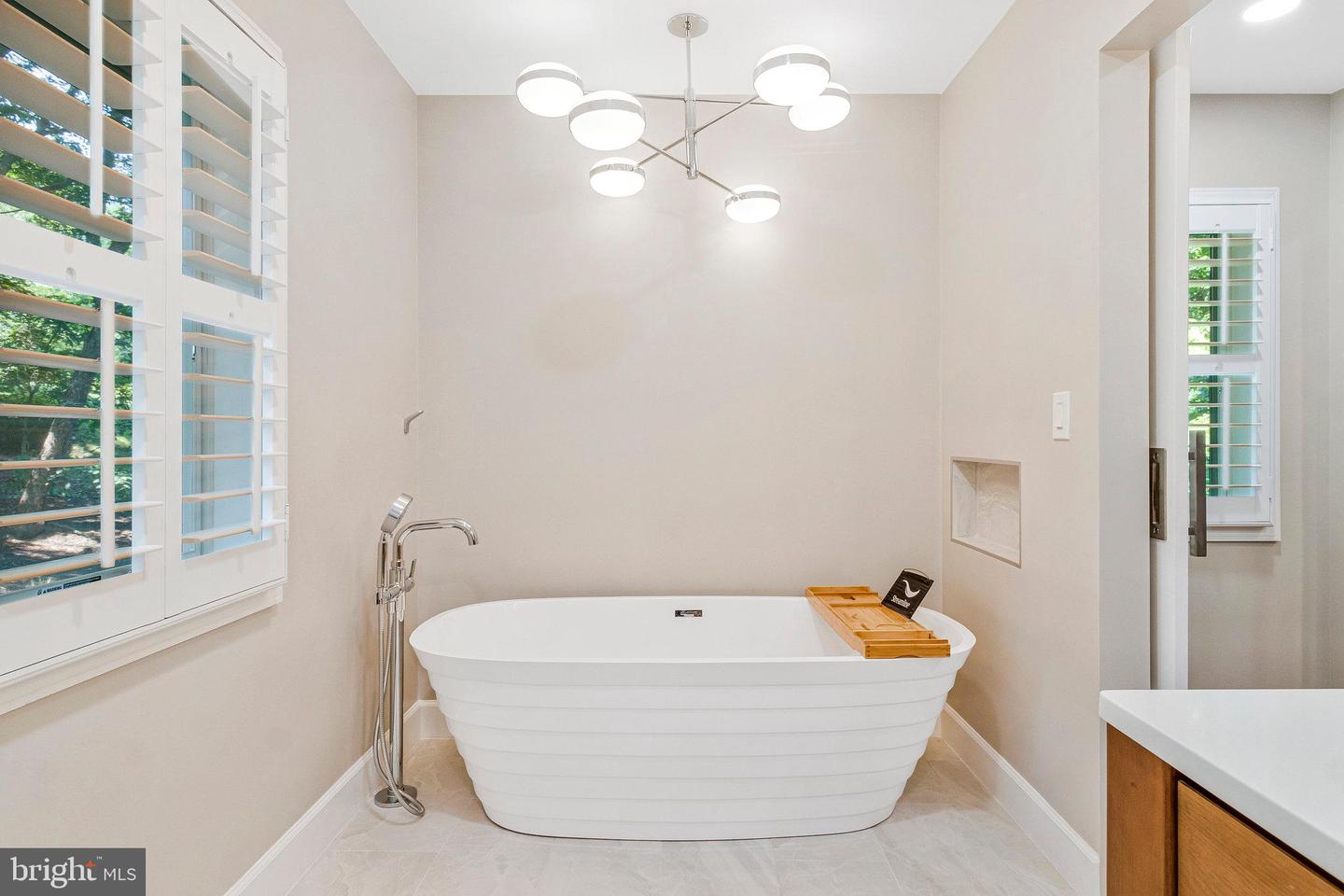 6320 CROSSWOODS CIR, FALLS CHURCH, Virginia 22044, 5 Bedrooms Bedrooms, ,3 BathroomsBathrooms,Residential,For sale,6320 CROSSWOODS CIR,VAFX2250296 MLS # VAFX2250296