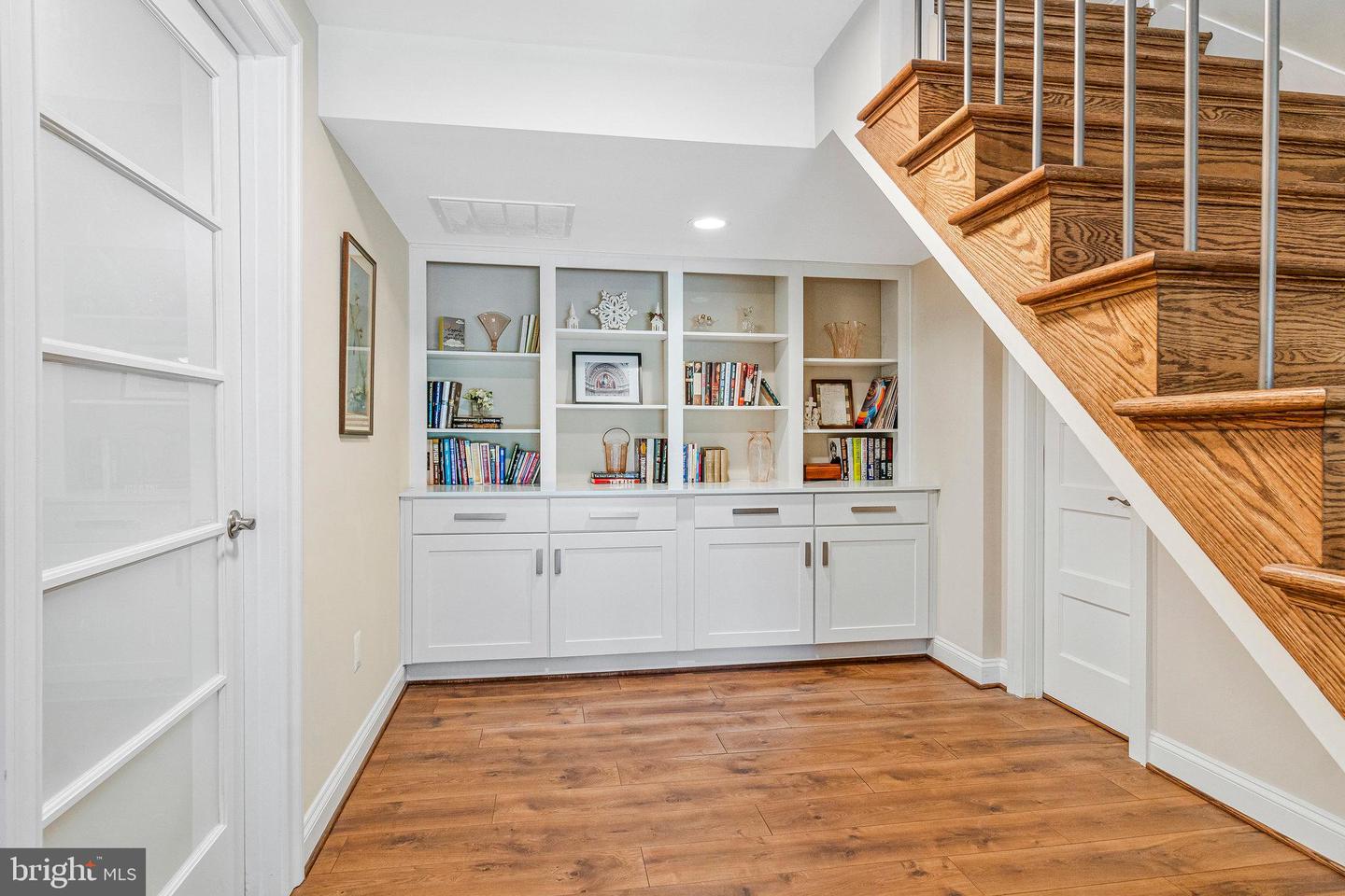 6320 CROSSWOODS CIR, FALLS CHURCH, Virginia 22044, 5 Bedrooms Bedrooms, ,3 BathroomsBathrooms,Residential,For sale,6320 CROSSWOODS CIR,VAFX2250296 MLS # VAFX2250296