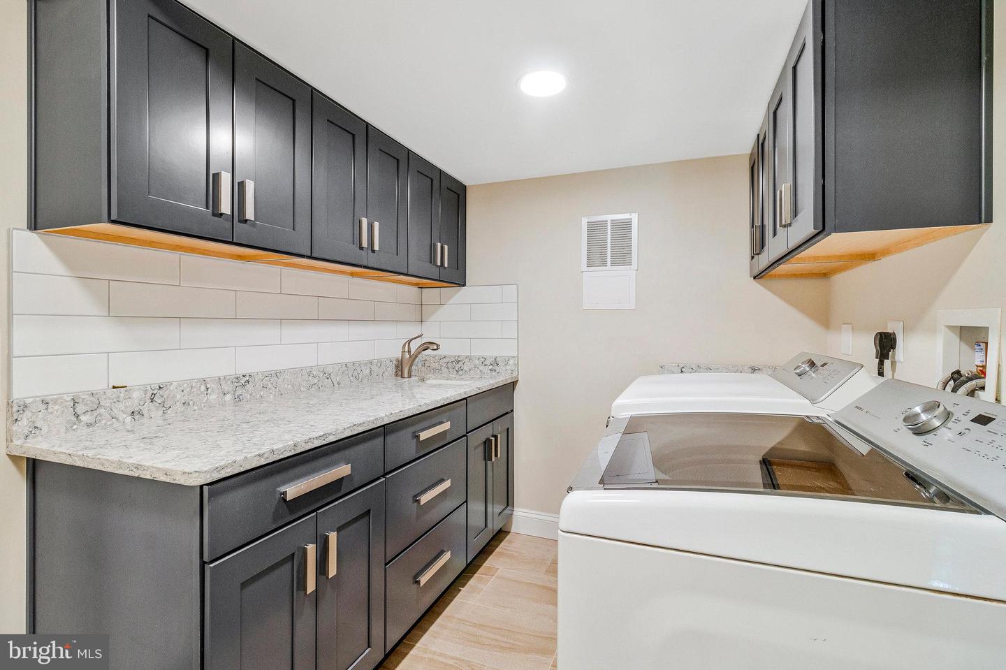 6320 CROSSWOODS CIR, FALLS CHURCH, Virginia 22044, 5 Bedrooms Bedrooms, ,3 BathroomsBathrooms,Residential,For sale,6320 CROSSWOODS CIR,VAFX2250296 MLS # VAFX2250296