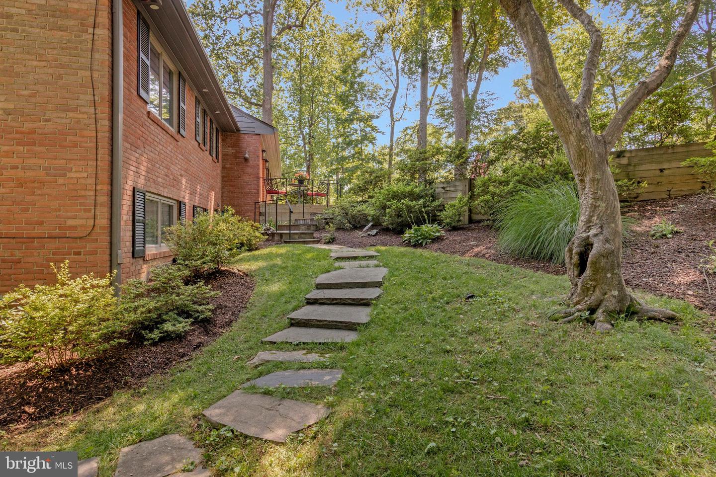 6320 CROSSWOODS CIR, FALLS CHURCH, Virginia 22044, 5 Bedrooms Bedrooms, ,3 BathroomsBathrooms,Residential,For sale,6320 CROSSWOODS CIR,VAFX2250296 MLS # VAFX2250296