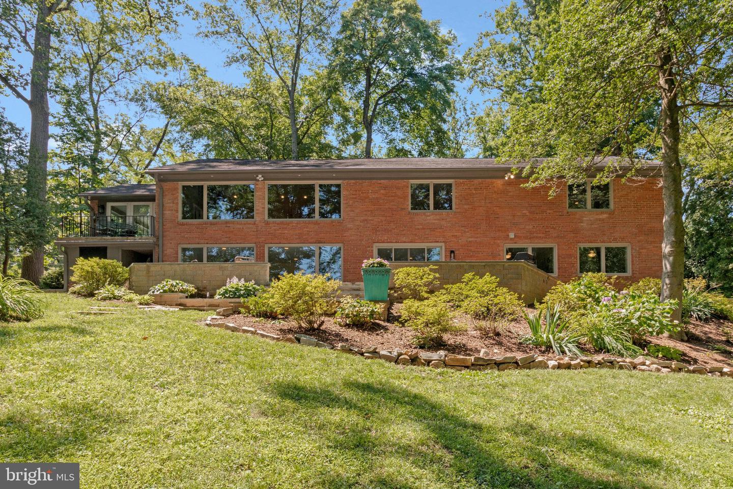 6320 CROSSWOODS CIR, FALLS CHURCH, Virginia 22044, 5 Bedrooms Bedrooms, ,3 BathroomsBathrooms,Residential,For sale,6320 CROSSWOODS CIR,VAFX2250296 MLS # VAFX2250296