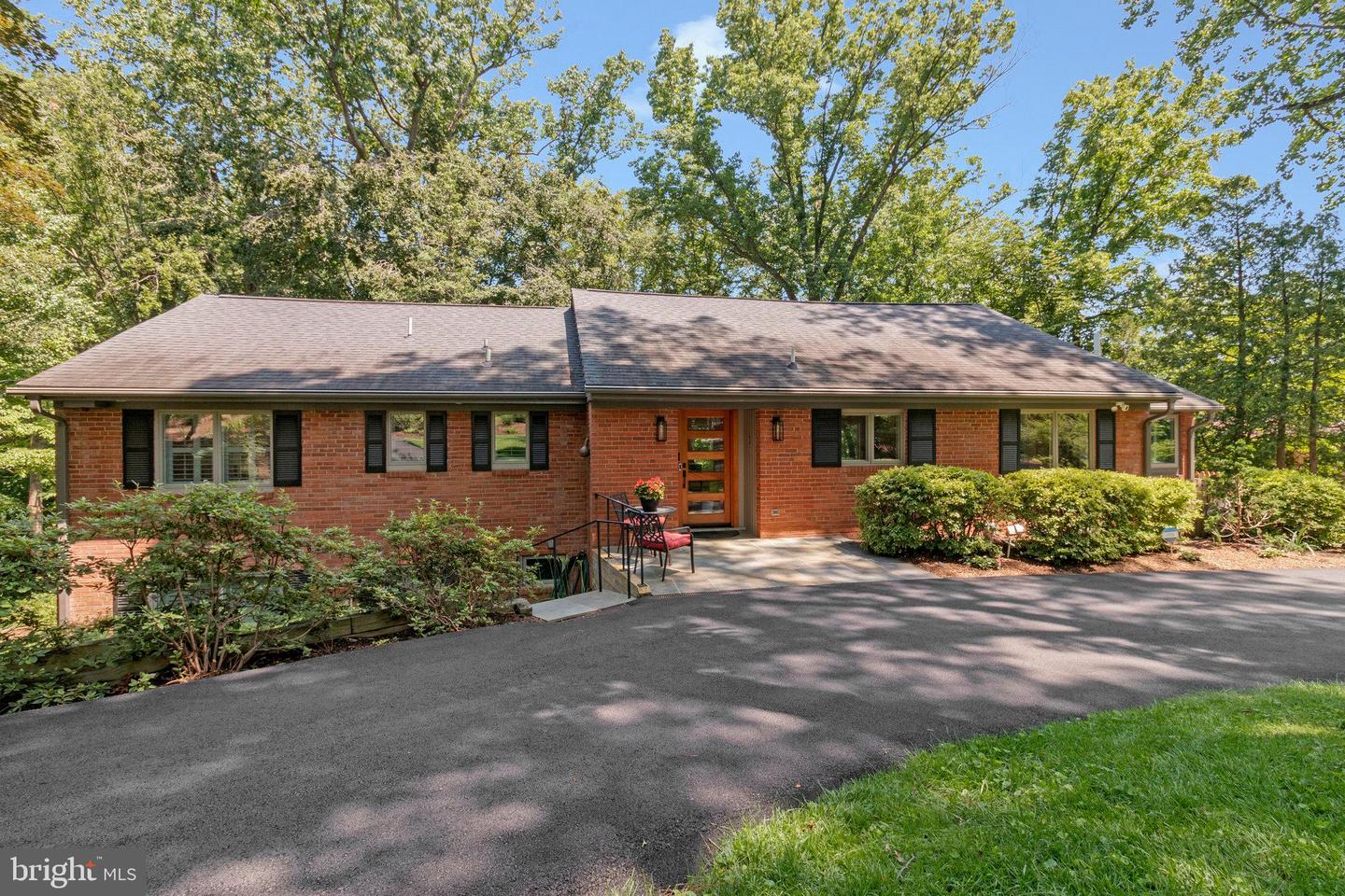 6320 CROSSWOODS CIR, FALLS CHURCH, Virginia 22044, 5 Bedrooms Bedrooms, ,3 BathroomsBathrooms,Residential,For sale,6320 CROSSWOODS CIR,VAFX2250296 MLS # VAFX2250296
