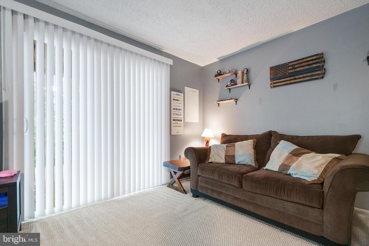 11590 MOHICAN RD, WOODBRIDGE, Virginia 22192, 3 Bedrooms Bedrooms, ,2 BathroomsBathrooms,Residential,For sale,11590 MOHICAN RD,VAPW2097934 MLS # VAPW2097934