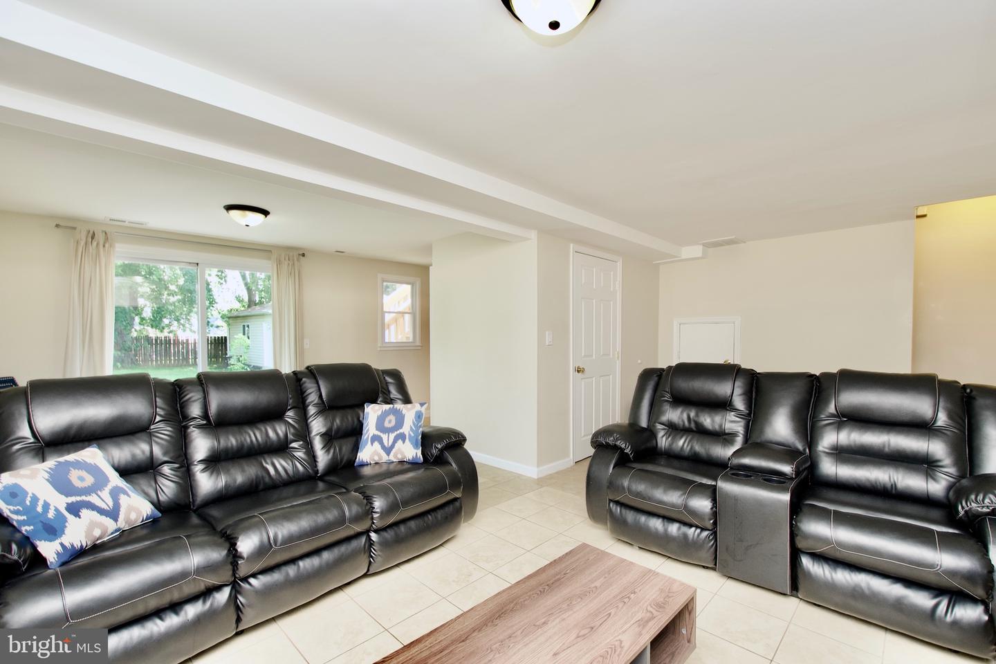 1411 KENTUCKY AVE, WOODBRIDGE, Virginia 22191, 5 Bedrooms Bedrooms, ,2 BathroomsBathrooms,Residential,For sale,1411 KENTUCKY AVE,VAPW2097932 MLS # VAPW2097932