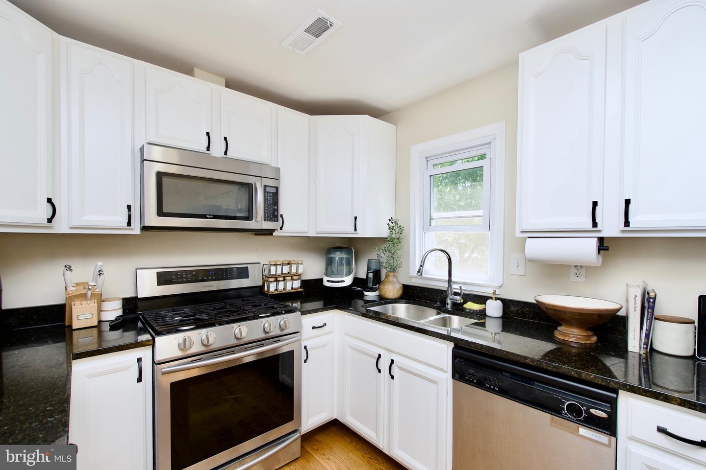 1411 KENTUCKY AVE, WOODBRIDGE, Virginia 22191, 5 Bedrooms Bedrooms, ,2 BathroomsBathrooms,Residential,For sale,1411 KENTUCKY AVE,VAPW2097932 MLS # VAPW2097932