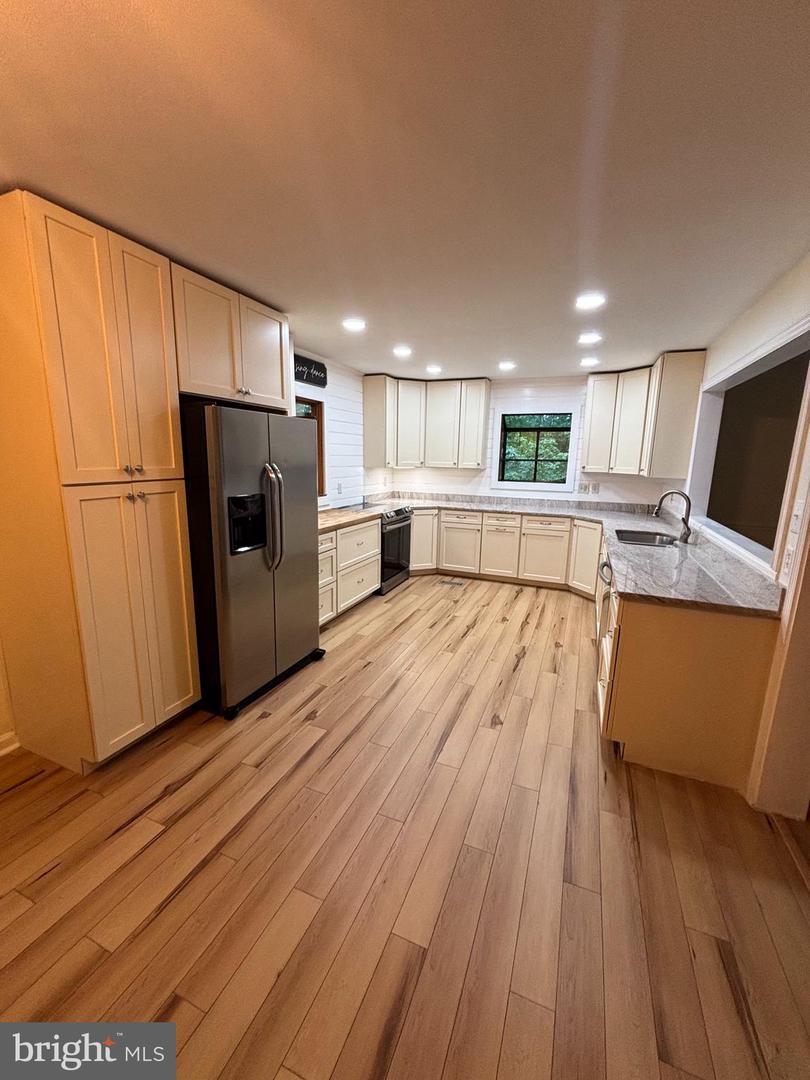 7 RIDGEVIEW CIR, FREDERICKSBURG, Virginia 22406, 3 Bedrooms Bedrooms, ,3 BathroomsBathrooms,Residential,For sale,7 RIDGEVIEW CIR,VAST2040220 MLS # VAST2040220