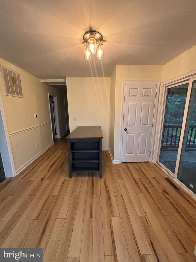 7 RIDGEVIEW CIR, FREDERICKSBURG, Virginia 22406, 3 Bedrooms Bedrooms, ,3 BathroomsBathrooms,Residential,For sale,7 RIDGEVIEW CIR,VAST2040220 MLS # VAST2040220