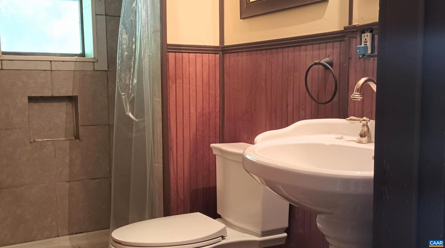 176 TOMS LN, ROSELAND, Virginia 22967, 3 Bedrooms Bedrooms, ,1 BathroomBathrooms,Residential,For sale,176 TOMS LN,666106 MLS # 666106