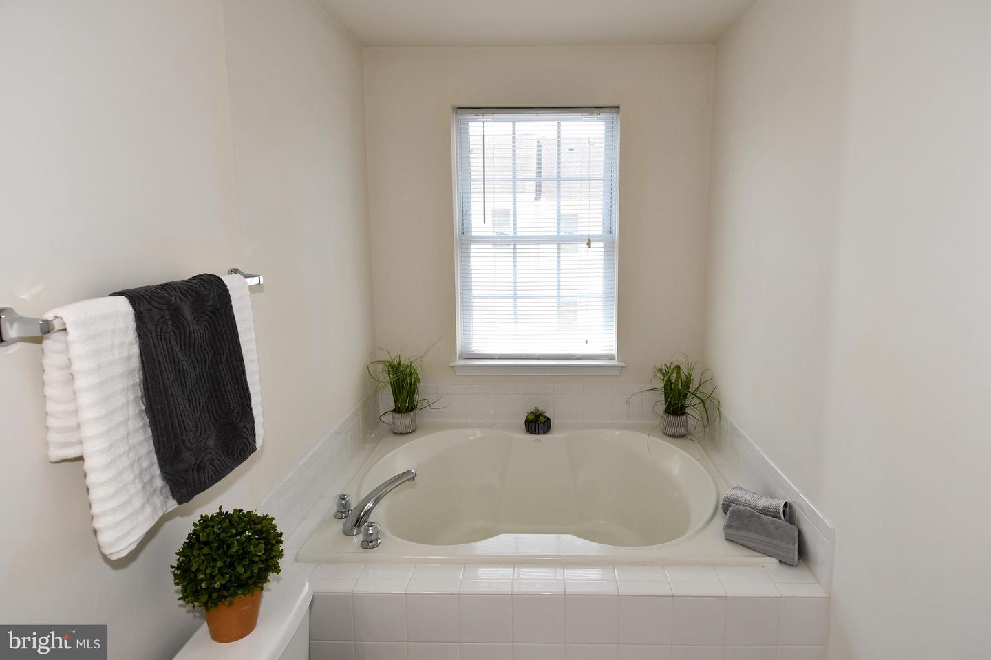 42825 PAMPLIN TER, CHANTILLY, Virginia 20152, 3 Bedrooms Bedrooms, ,3 BathroomsBathrooms,Residential,For sale,42825 PAMPLIN TER,VALO2100508 MLS # VALO2100508
