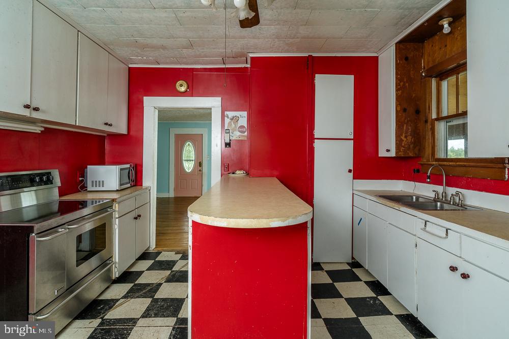 2315 ROLLING RD S, SCOTTSVILLE, Virginia 24590, 5 Bedrooms Bedrooms, ,2 BathroomsBathrooms,Residential,For sale,2315 ROLLING RD S,VAFN2000476 MLS # VAFN2000476