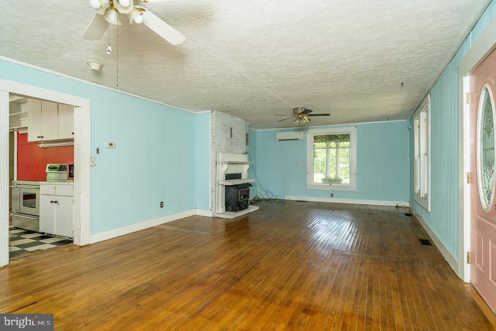 2315 ROLLING RD S, SCOTTSVILLE, Virginia 24590, 5 Bedrooms Bedrooms, ,2 BathroomsBathrooms,Residential,For sale,2315 ROLLING RD S,VAFN2000476 MLS # VAFN2000476