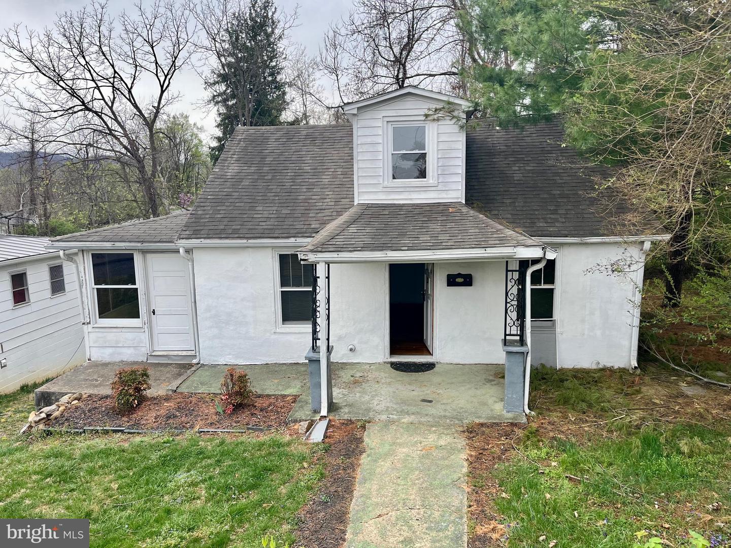 204 DOGWOOD ST, WAYNESBORO, Virginia 22980, 2 Bedrooms Bedrooms, ,1 BathroomBathrooms,Residential,For sale,204 DOGWOOD ST,VAWB2000178 MLS # VAWB2000178