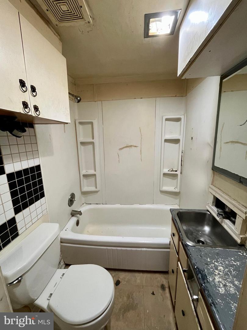 204 DOGWOOD ST, WAYNESBORO, Virginia 22980, 2 Bedrooms Bedrooms, ,1 BathroomBathrooms,Residential,For sale,204 DOGWOOD ST,VAWB2000178 MLS # VAWB2000178