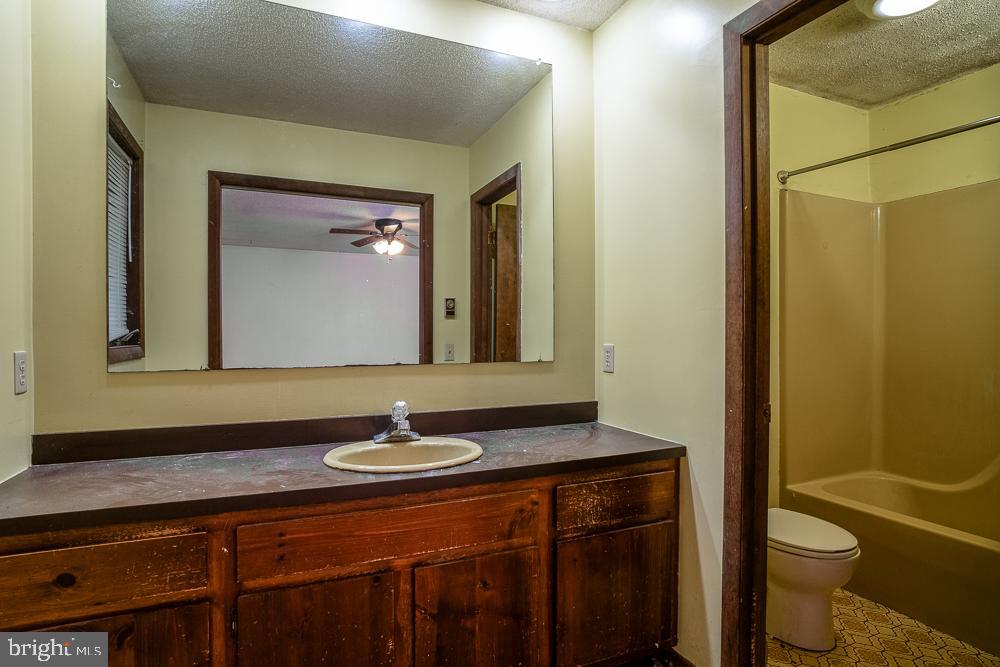 417 ALLEGHANY DR, MC GAHEYSVILLE, Virginia 22840, 3 Bedrooms Bedrooms, ,2 BathroomsBathrooms,Residential,For sale,417 ALLEGHANY DR,VARO2002404 MLS # VARO2002404