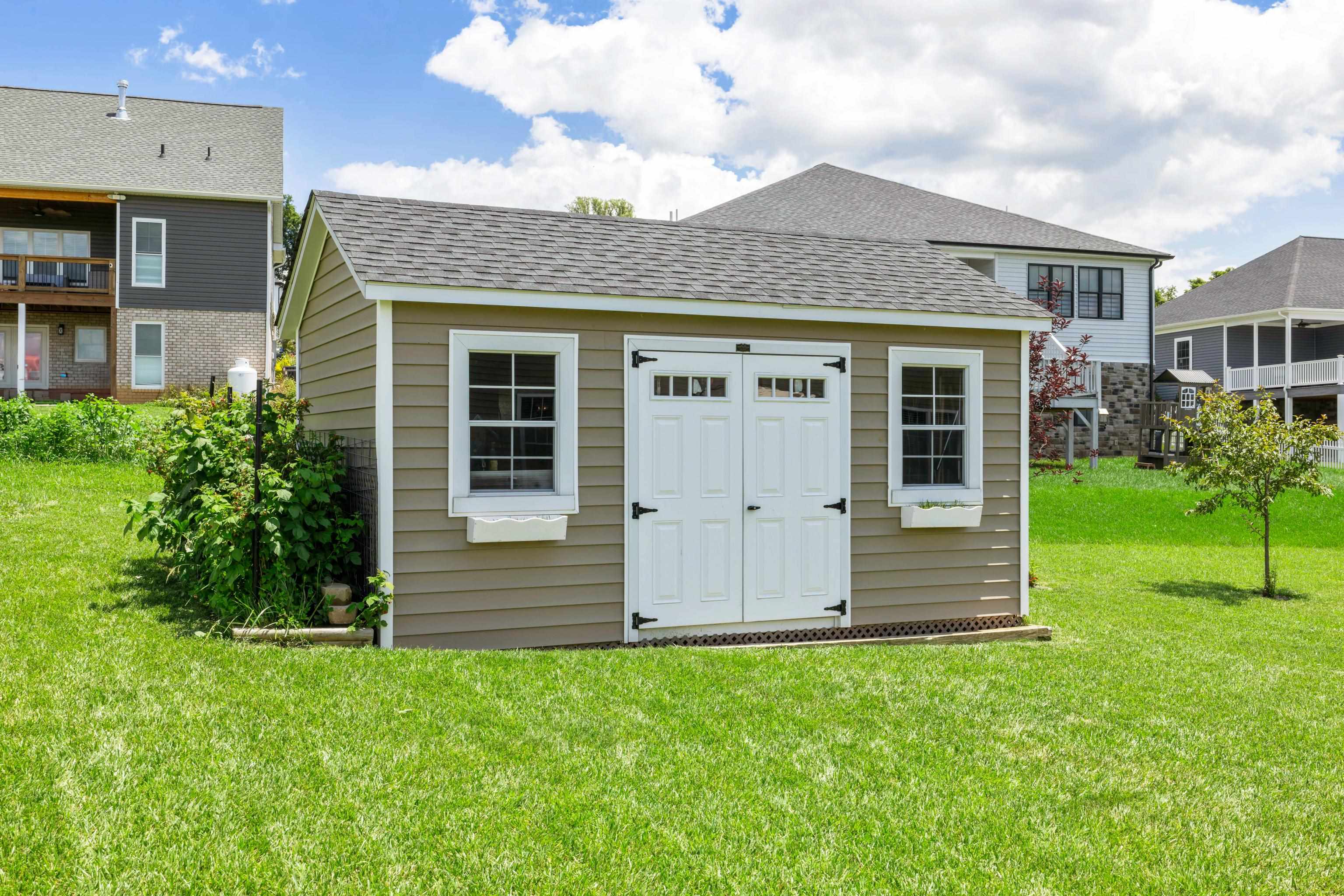 130 TURBINE LN, BRIDGEWATER, Virginia 22812, 4 Bedrooms Bedrooms, ,2 BathroomsBathrooms,Residential,Meticulously Maintained Home in Like New Condition,130 TURBINE LN,666137 MLS # 666137