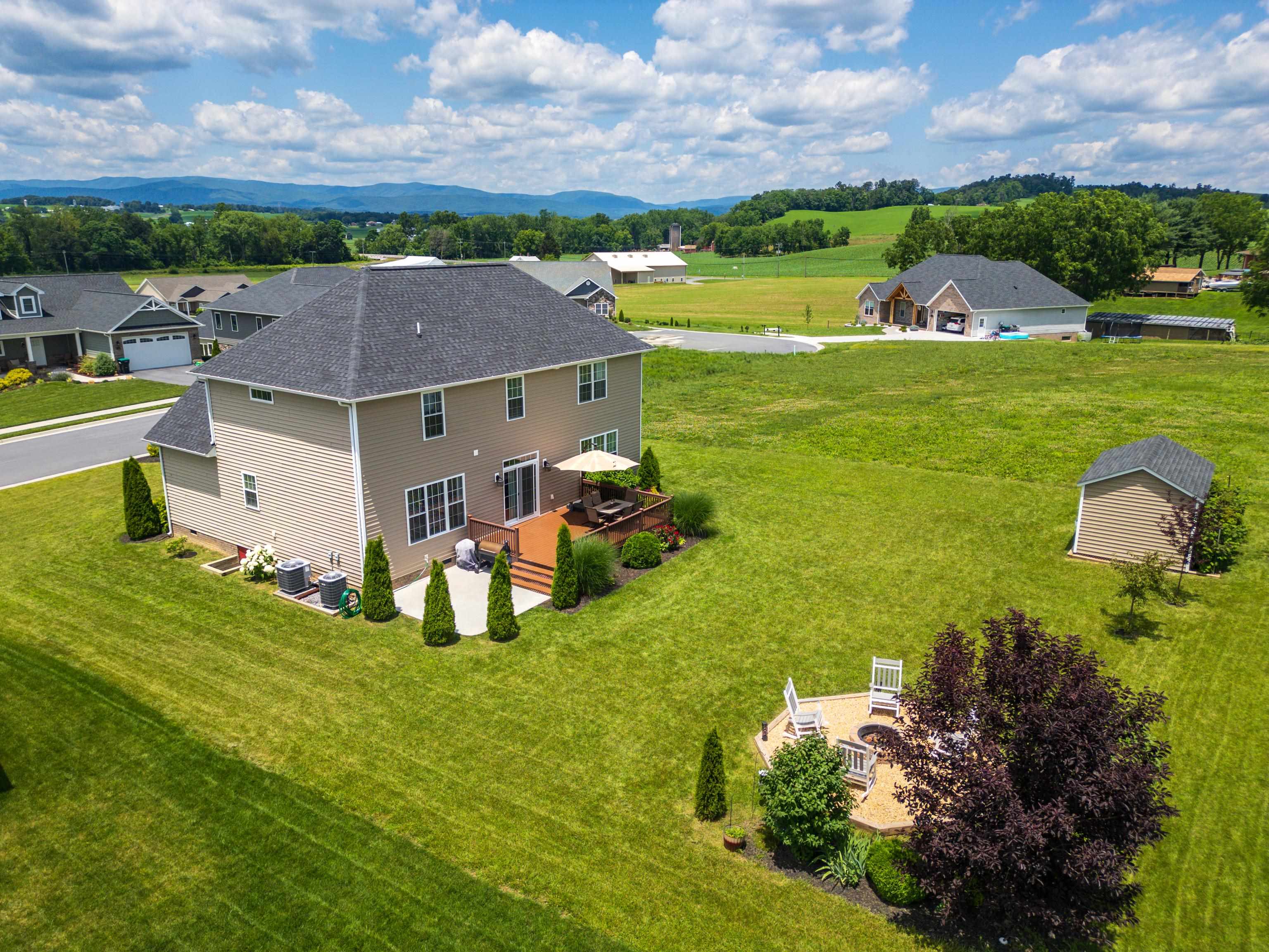 130 TURBINE LN, BRIDGEWATER, Virginia 22812, 4 Bedrooms Bedrooms, ,2 BathroomsBathrooms,Residential,Meticulously Maintained Home in Like New Condition,130 TURBINE LN,666137 MLS # 666137