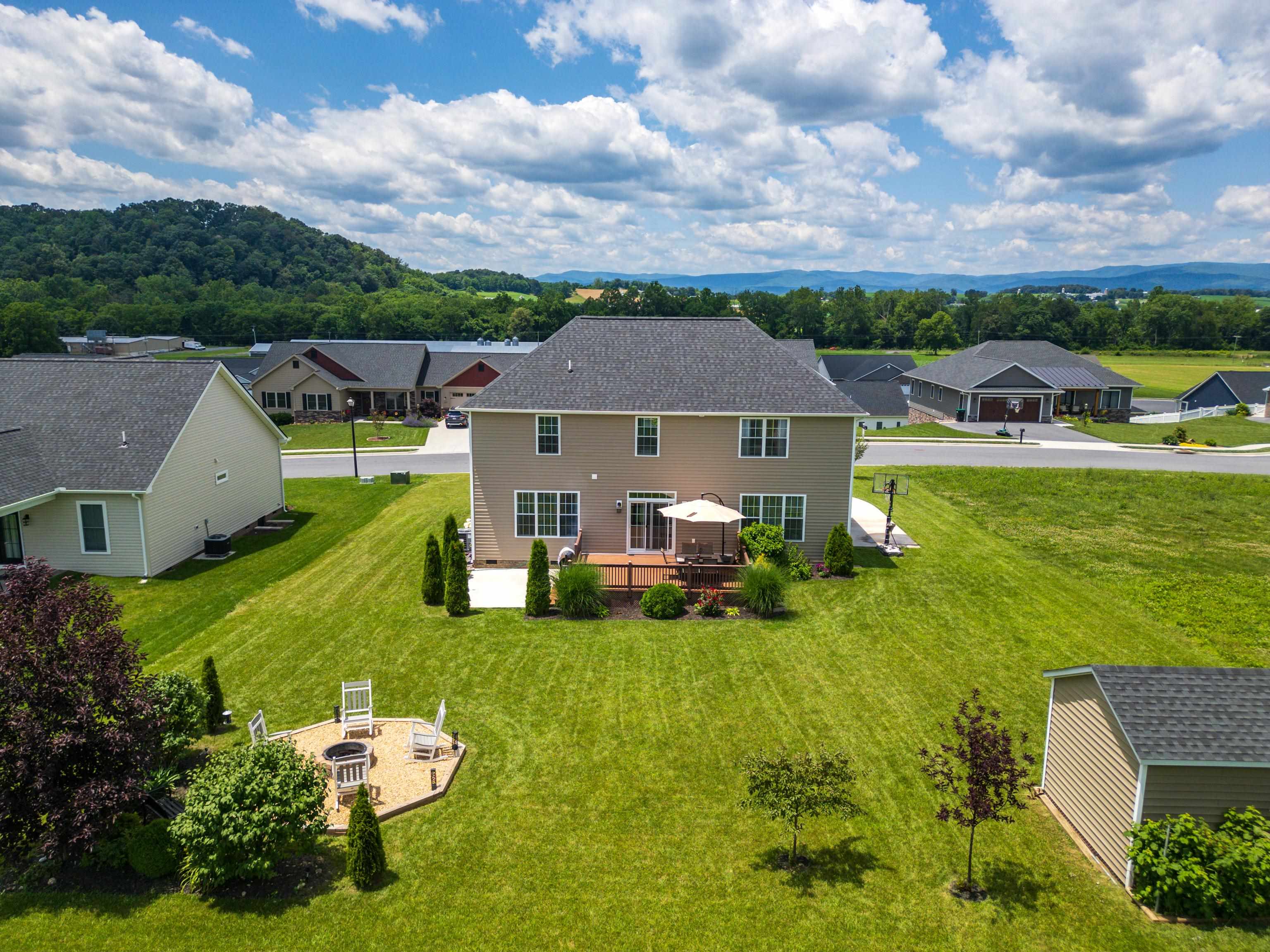 130 TURBINE LN, BRIDGEWATER, Virginia 22812, 4 Bedrooms Bedrooms, ,2 BathroomsBathrooms,Residential,Meticulously Maintained Home in Like New Condition,130 TURBINE LN,666137 MLS # 666137