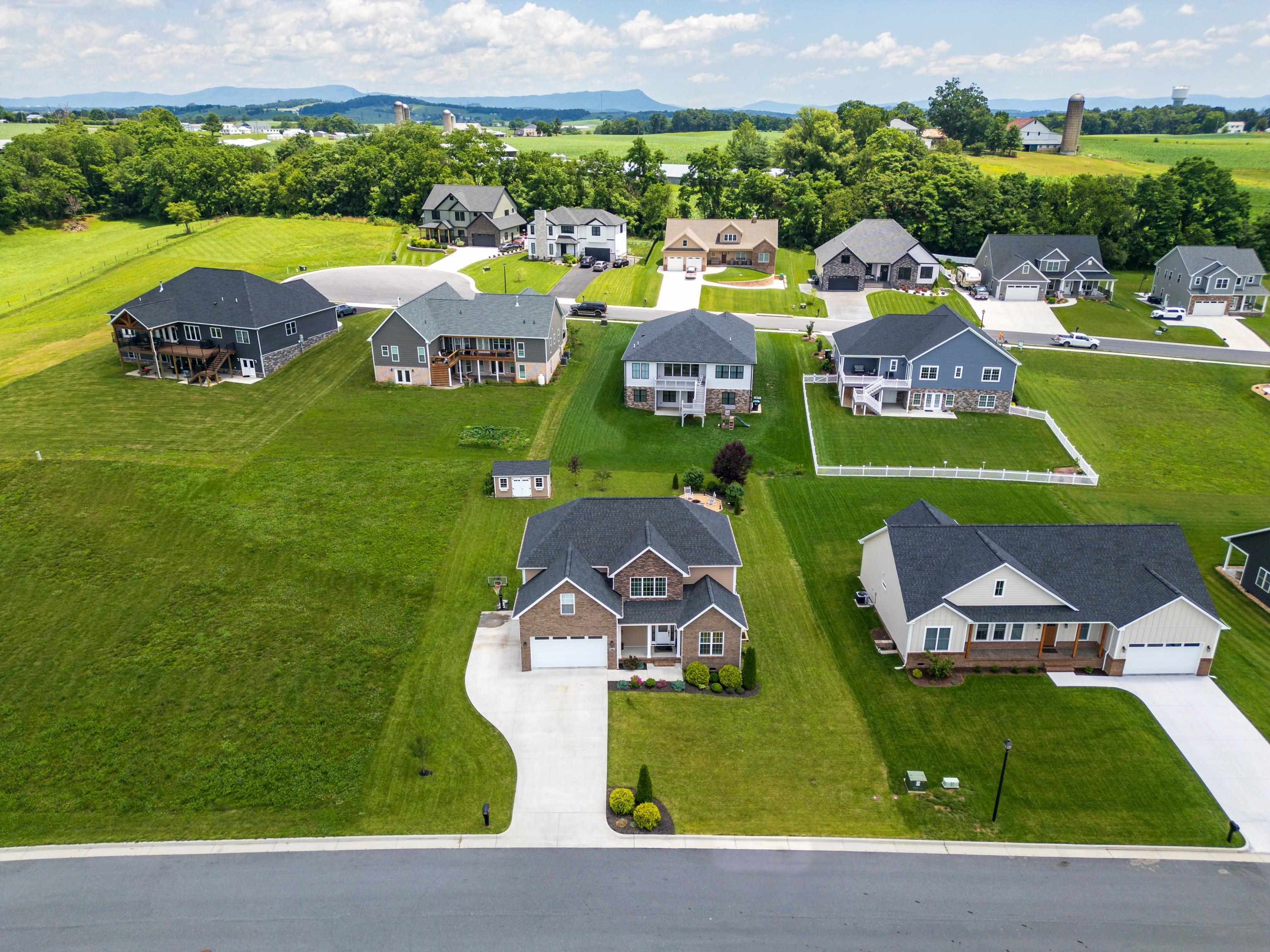 130 TURBINE LN, BRIDGEWATER, Virginia 22812, 4 Bedrooms Bedrooms, ,2 BathroomsBathrooms,Residential,Meticulously Maintained Home in Like New Condition,130 TURBINE LN,666137 MLS # 666137