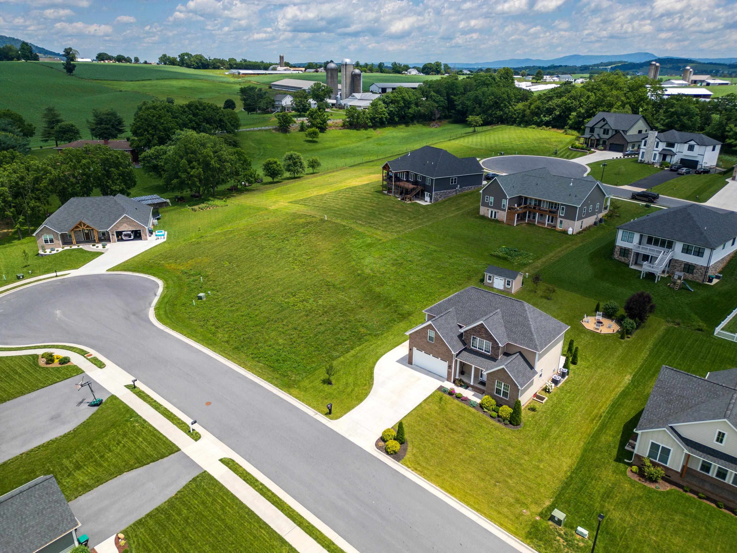 130 TURBINE LN, BRIDGEWATER, Virginia 22812, 4 Bedrooms Bedrooms, ,2 BathroomsBathrooms,Residential,Meticulously Maintained Home in Like New Condition,130 TURBINE LN,666137 MLS # 666137