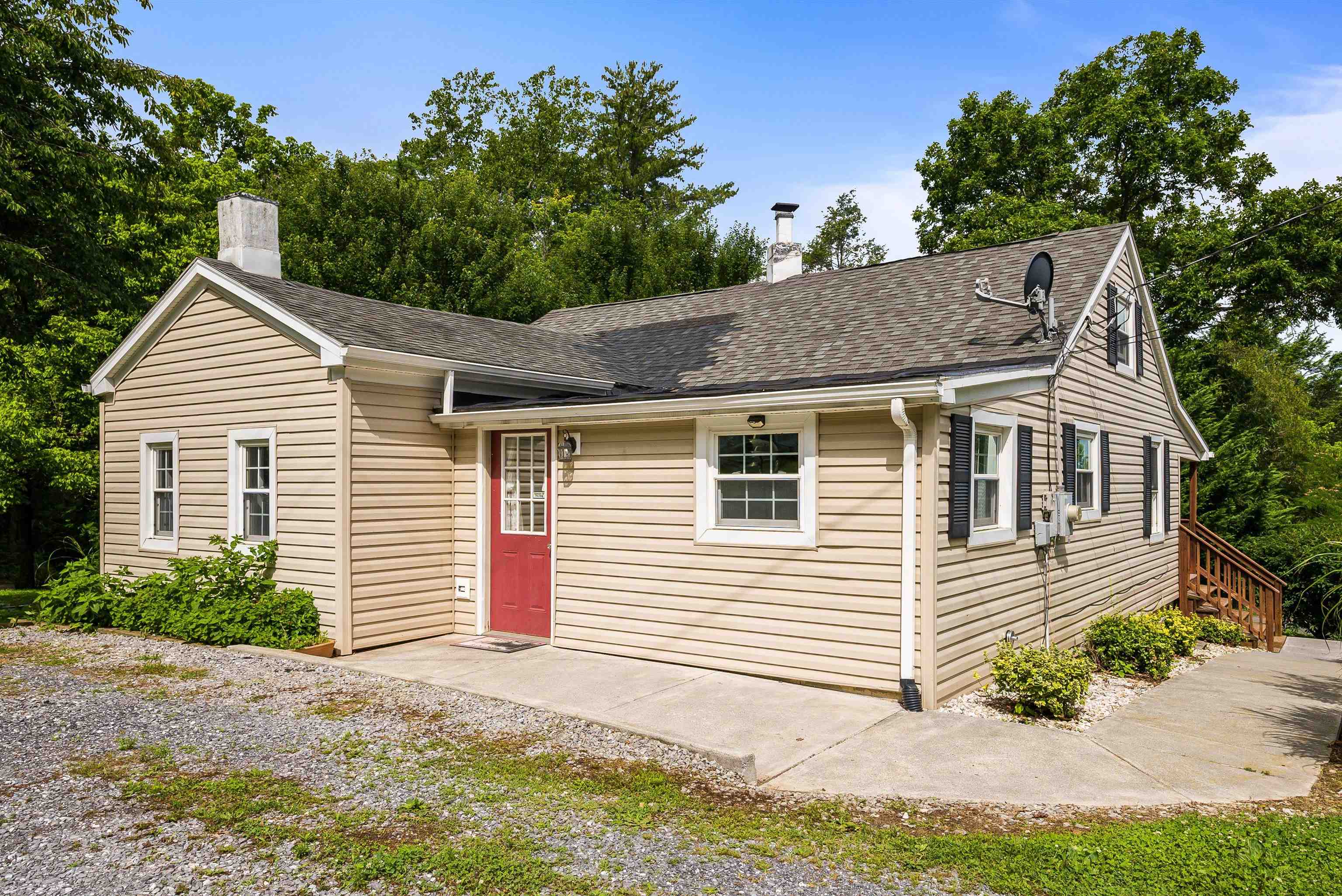 474 STONEY RUN RD, BUENA VISTA, Virginia 24416, 3 Bedrooms Bedrooms, ,1 BathroomBathrooms,Residential,474 STONEY RUN RD,666144 MLS # 666144