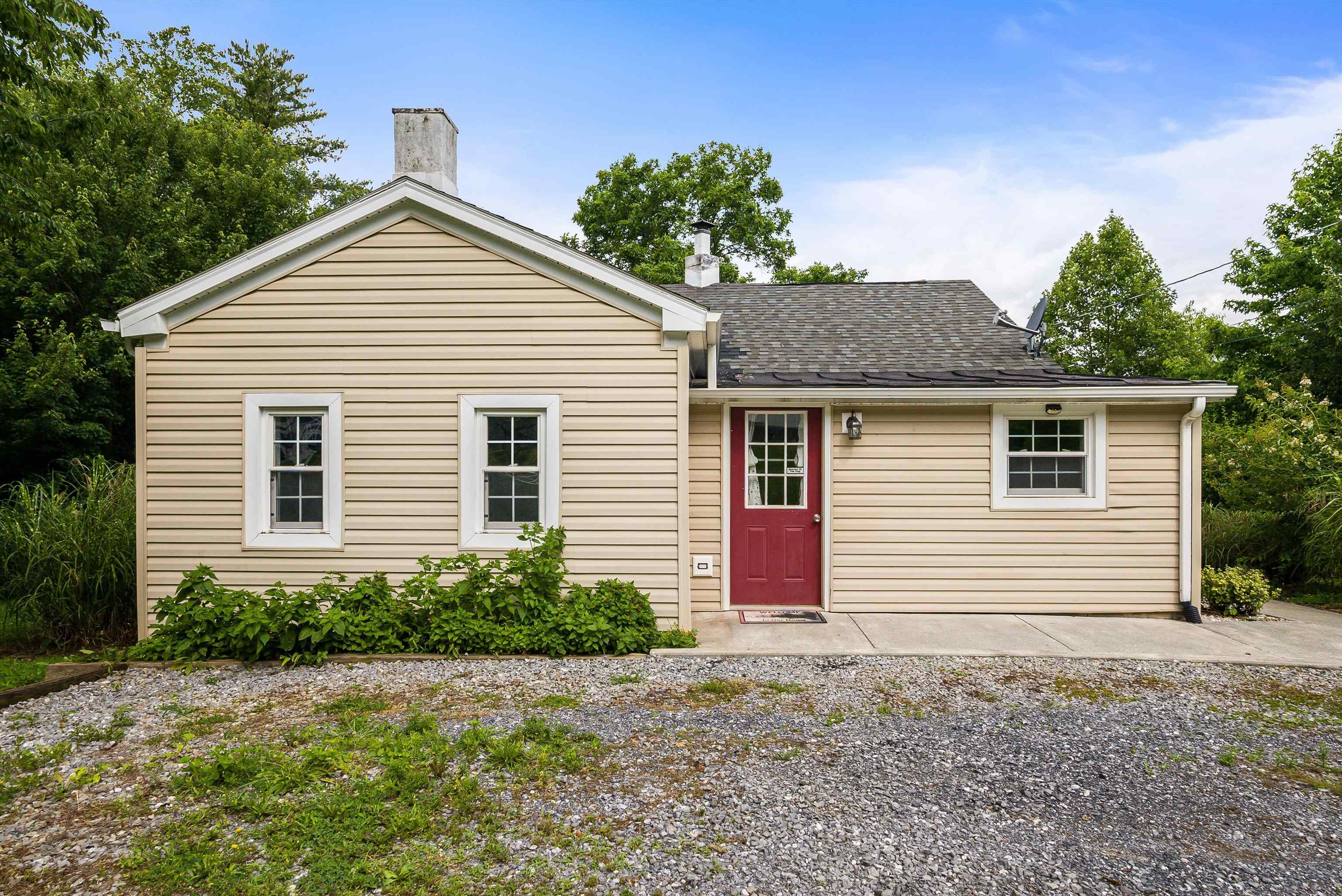 474 STONEY RUN RD, BUENA VISTA, Virginia 24416, 3 Bedrooms Bedrooms, ,1 BathroomBathrooms,Residential,474 STONEY RUN RD,666144 MLS # 666144