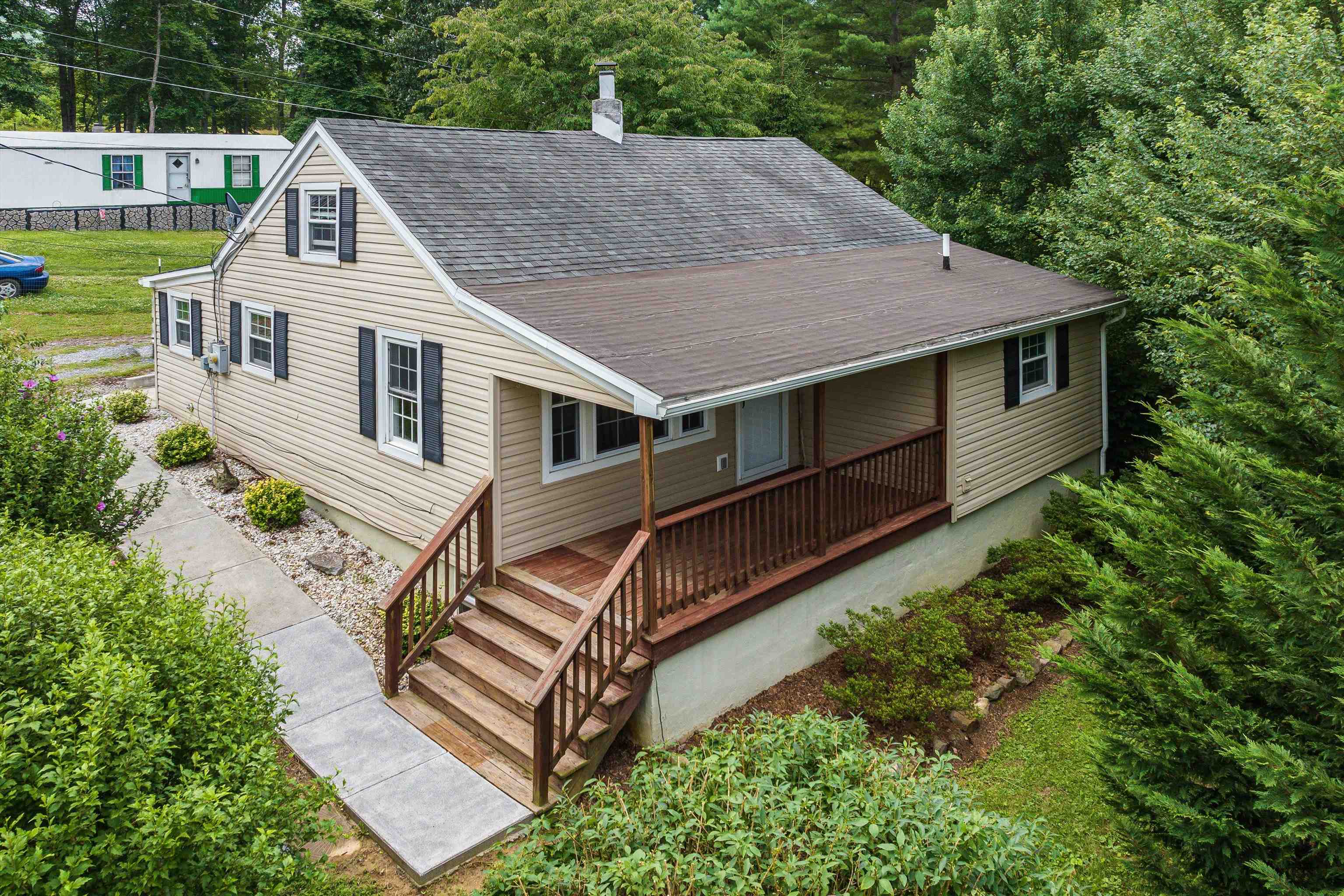 474 STONEY RUN RD, BUENA VISTA, Virginia 24416, 3 Bedrooms Bedrooms, ,1 BathroomBathrooms,Residential,474 STONEY RUN RD,666144 MLS # 666144