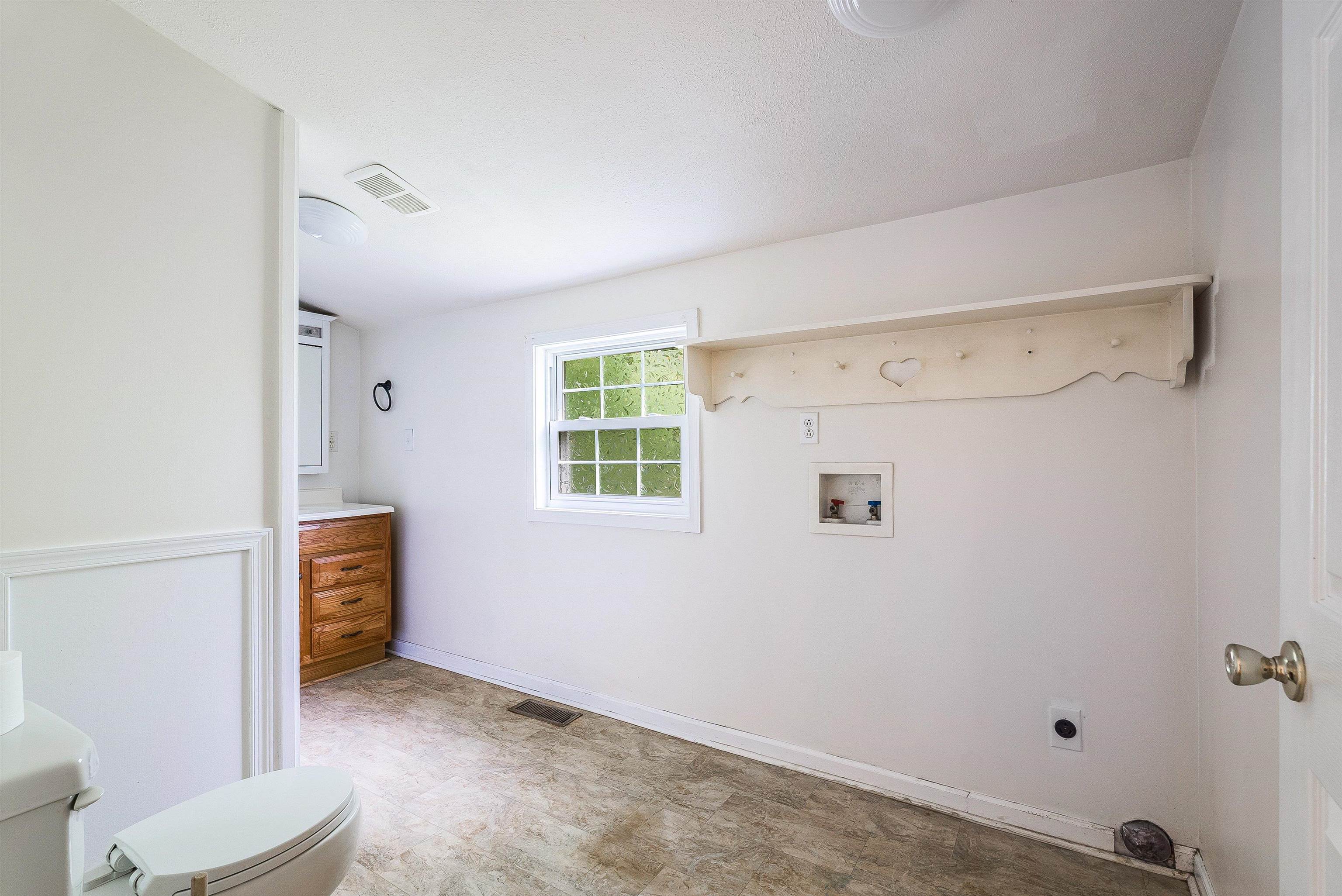474 STONEY RUN RD, BUENA VISTA, Virginia 24416, 3 Bedrooms Bedrooms, ,1 BathroomBathrooms,Residential,474 STONEY RUN RD,666144 MLS # 666144