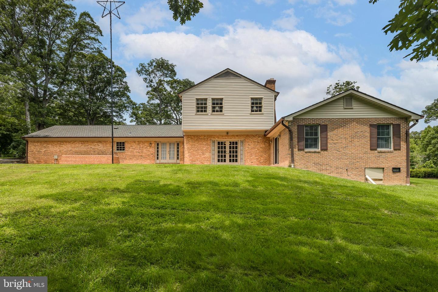 3809 RUSSELL RD, WOODBRIDGE, Virginia 22192, 5 Bedrooms Bedrooms, ,3 BathroomsBathrooms,Residential,For sale,3809 RUSSELL RD,VAPW2095144 MLS # VAPW2095144